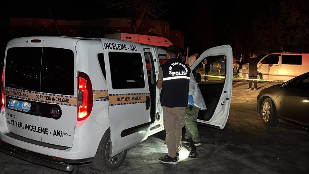 Aksaray'da kan donduran olay: Minibüsün tavan çıtasına bağlı ipte asılı halde bulundu! 2
